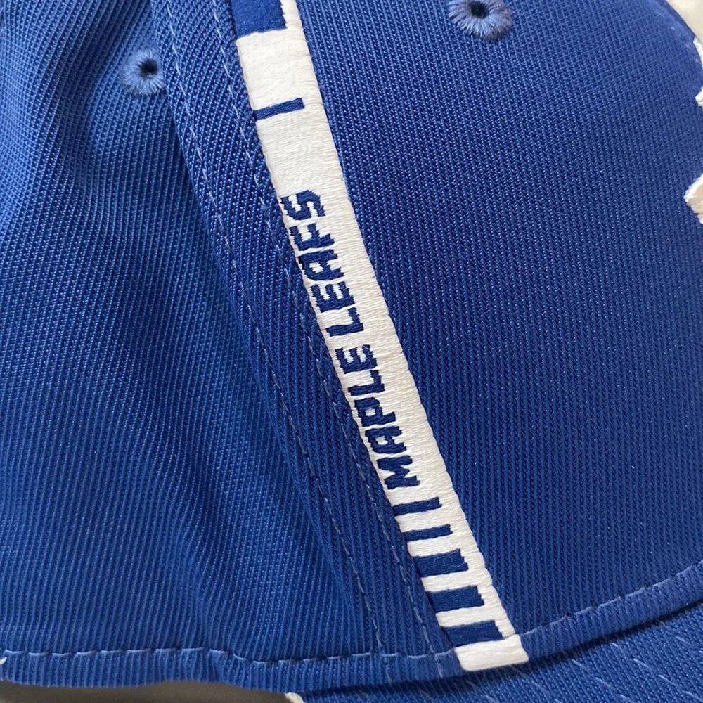 NWOT Reebok Toronto Maple Leafs NHL baseball cap. Size: youth.